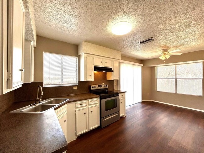 Building Photo - 1502 No Mor Cove