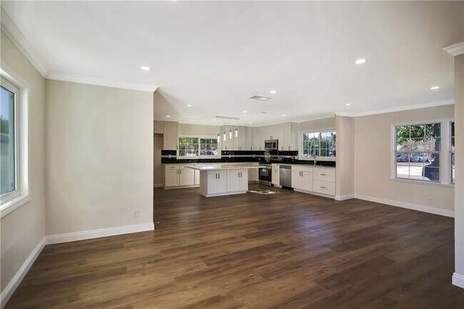 Foto del edificio - 6362 Darby Ave