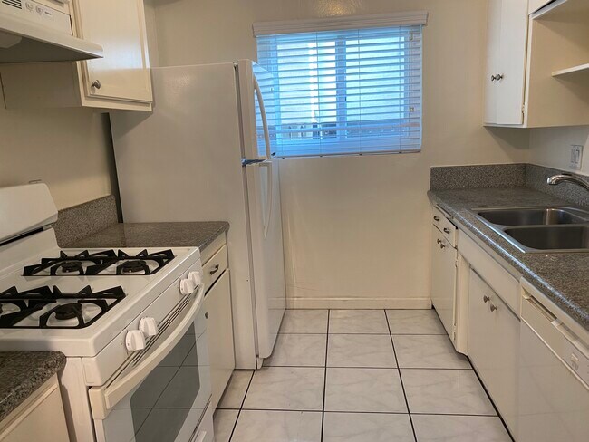 Kitchen - 834 7th St