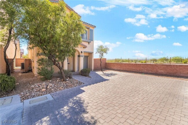 Foto del edificio - 9348 Vista Waters Ln