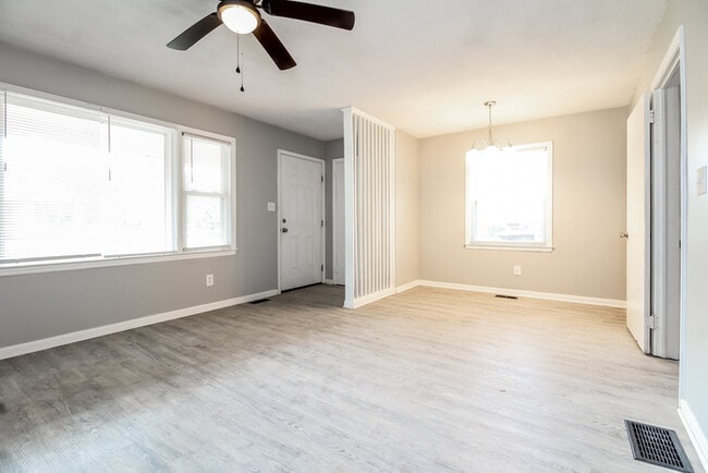 Building Photo - Charming Home in Spartanburg!