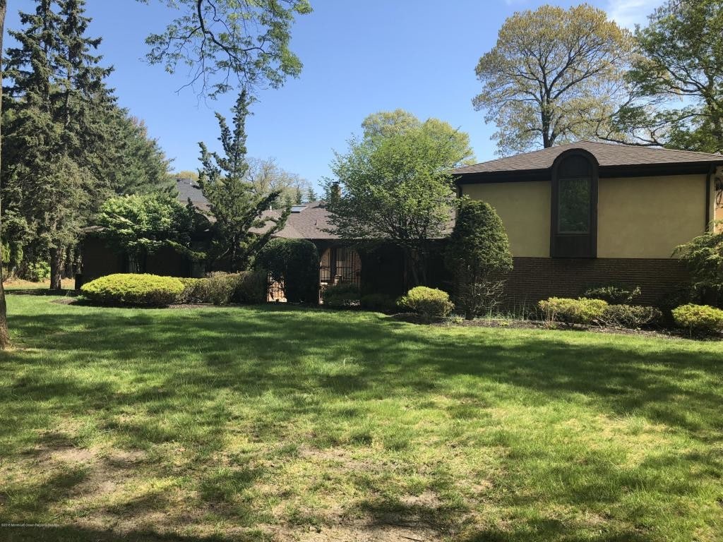 Building Photo - 17 Greenbrier Rd