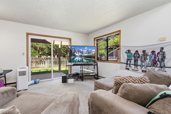 Building Photo - 512 Strachan Dr