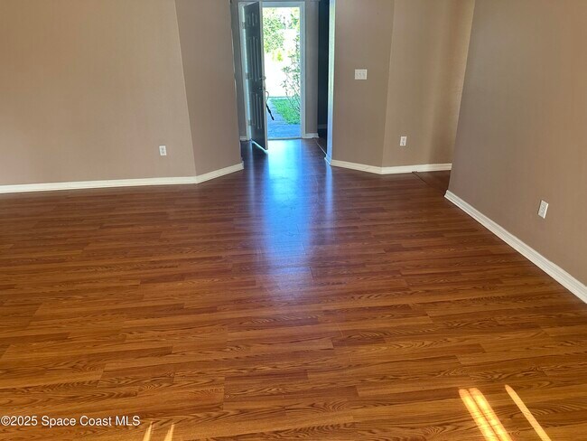 Foto del edificio - 534 White Plains Ave SW