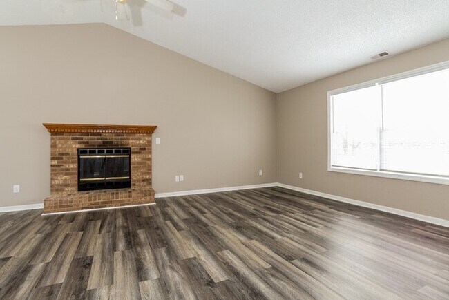 Building Photo - Adorable Brick Ranch