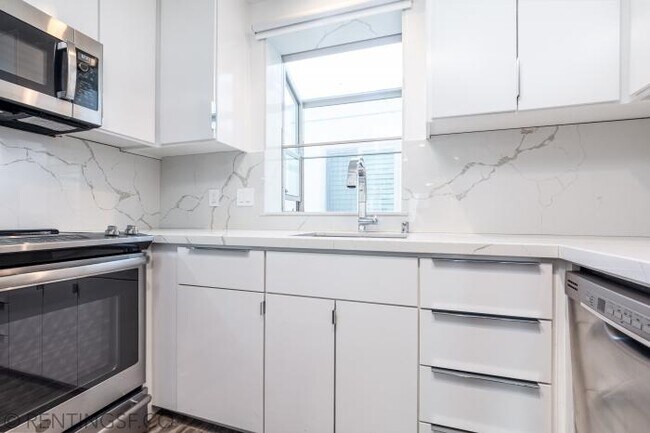 Building Photo - 3 bedroom in San Francisco CA 94123