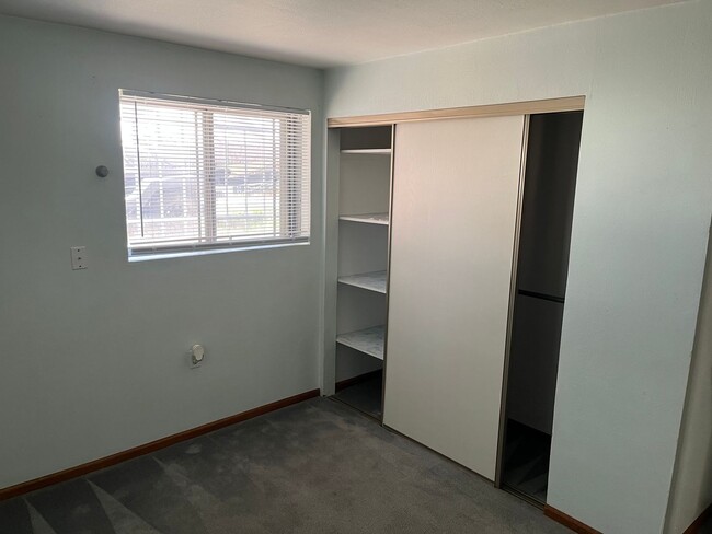 Foto del edificio - Spacious 5 Bedroom, 3 Bath Home Available ...