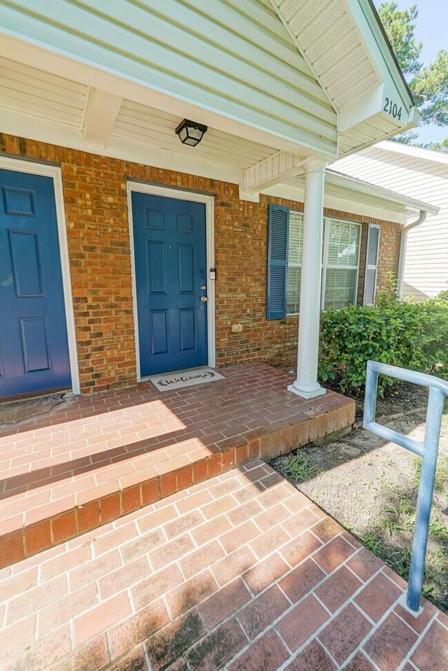 Foto del edificio - UPDATED 2 Bed / 2 Bath with LOFT in Summer...