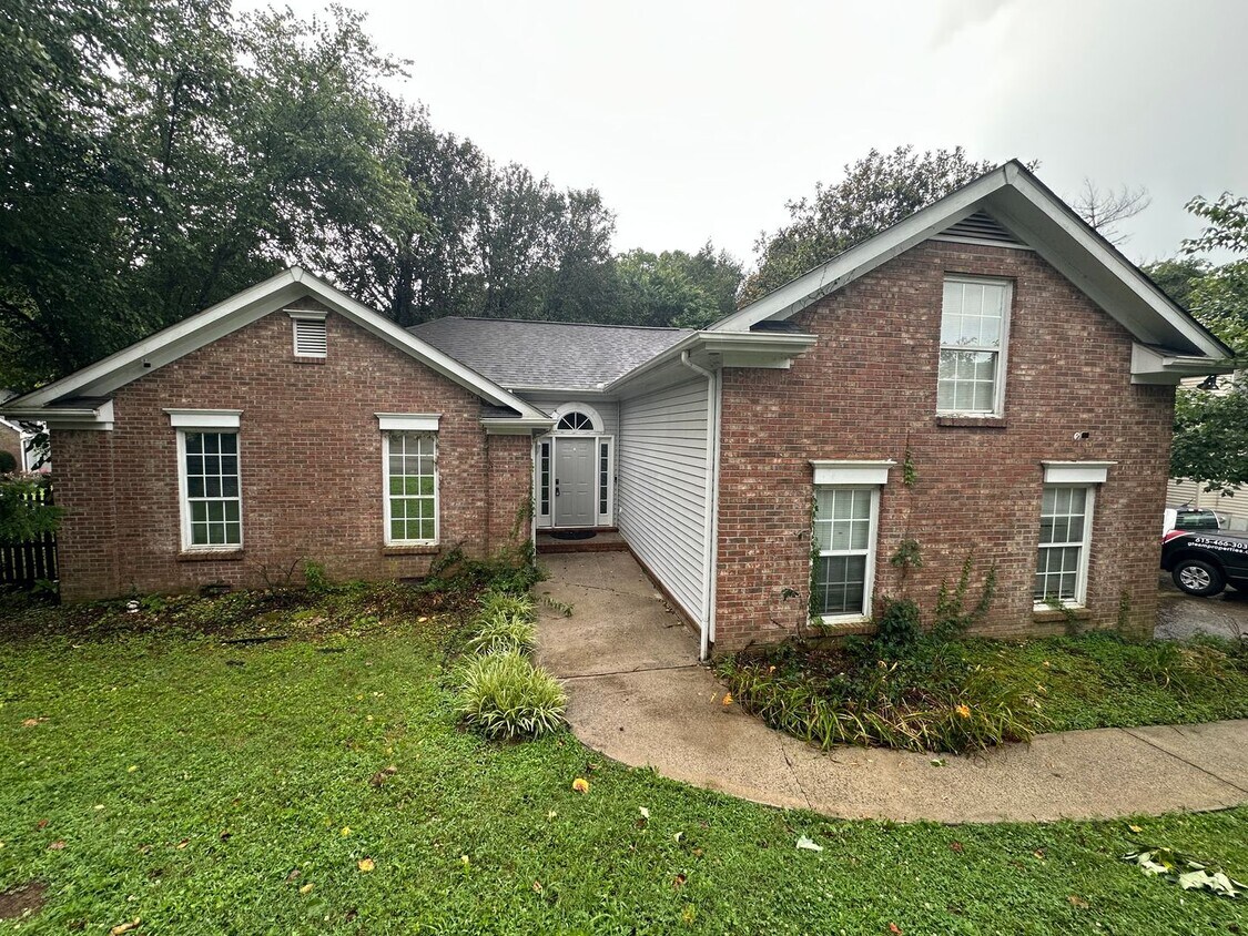 Foto principal - FOR LEASE - 3 bed, 2 bath, 1710 sqft singl...