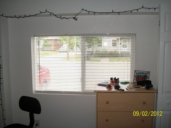 Building Photo - 805 S Osteopathy Ave
