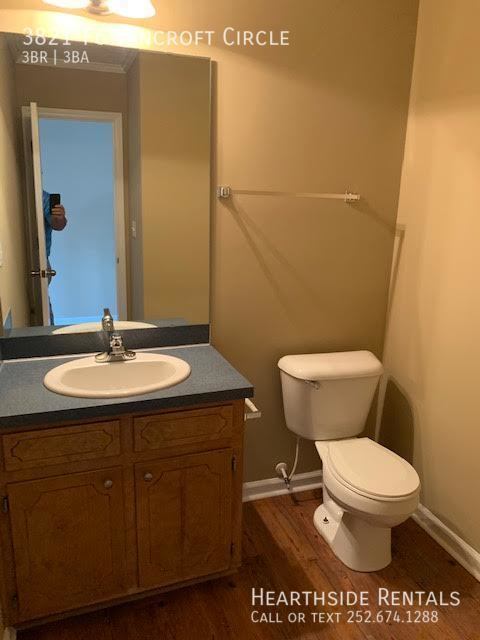 Building Photo - "Charming 3-Bed Townhouse with Fireplace a...