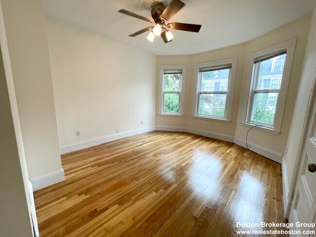 Foto del edificio - 72 Roseclair St