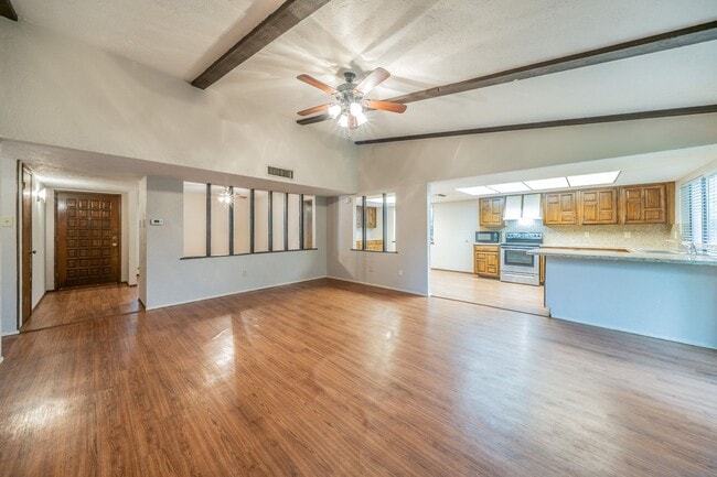 Building Photo - Move-In Ready 3-bed 2-bath!