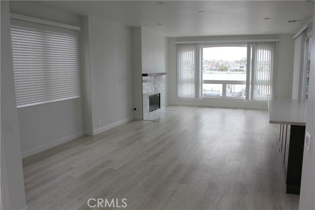 Building Photo - 813 E Bay Ave