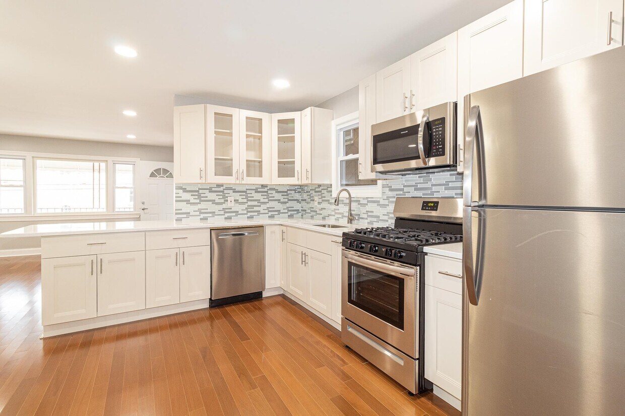 Primary Photo - 111 68TH St