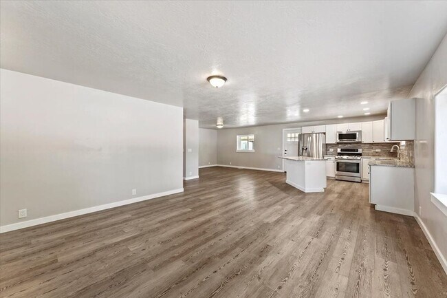 Foto del edificio - Spacious Middleton Home, Utilities & Lawn Care Included