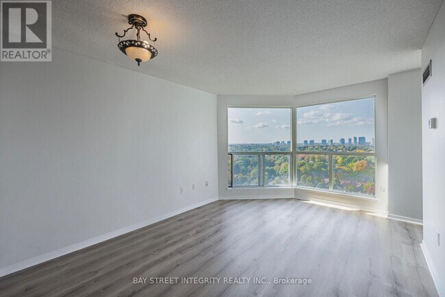 Photo du bâtiment - 2177 Burnhamthorpe Rd W