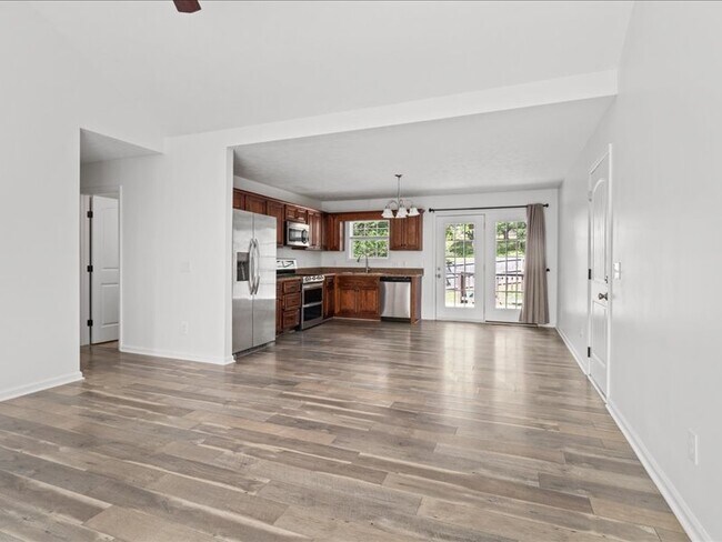Building Photo - 628 Ashwood Ave Unit B