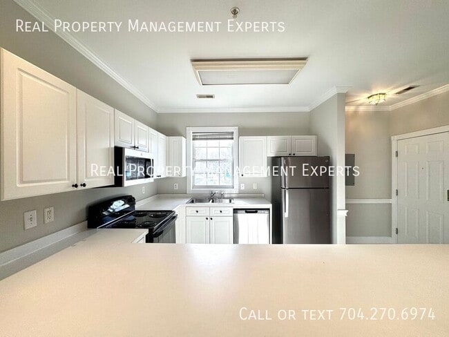 Foto del edificio - 8969 Meadow Vista Rd
