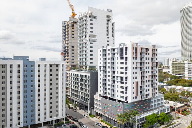 Building Photo - Smart Brickell