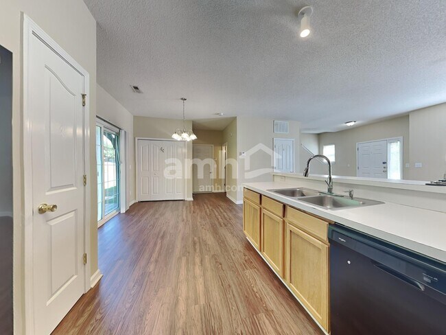 Foto del edificio - 720 Waterbrook Ln