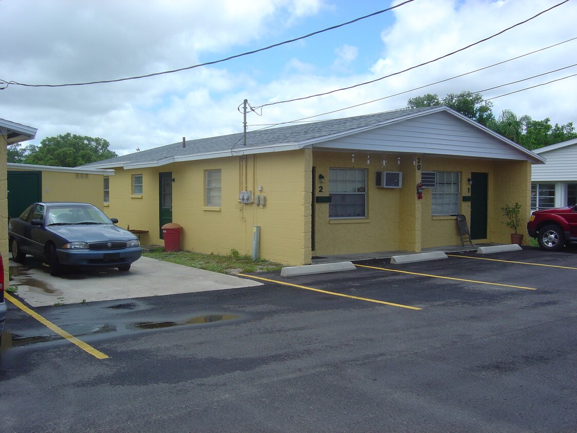 Building Photo - 22 E Walnut St