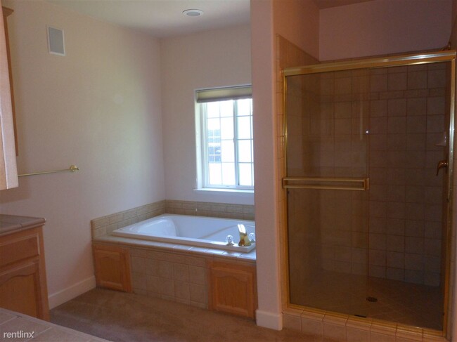 Building Photo - 6 br, 3.5 bath House - 7691 Rush River Dr ...