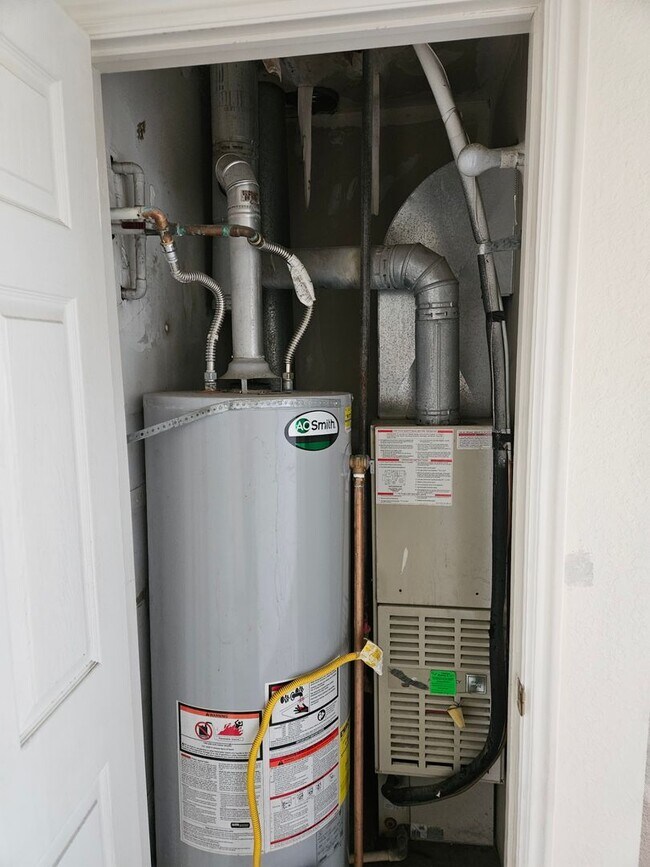 Foto del edificio - 2 bedroom, 1 bath apartment available in North Orem