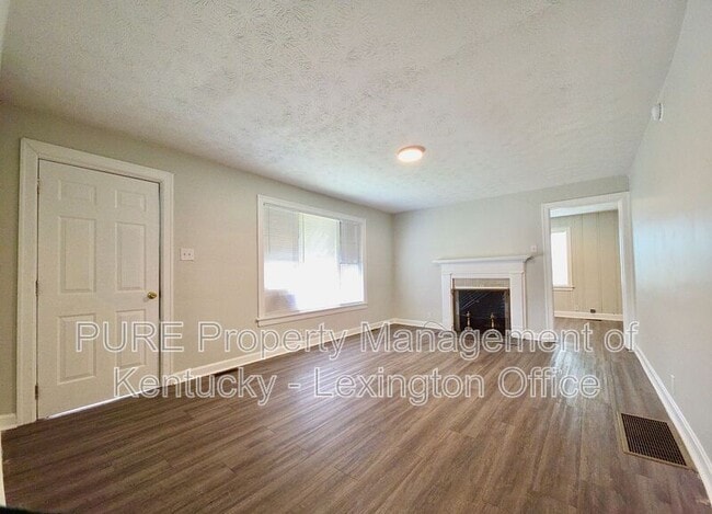 Building Photo - 113 Cummins Dr