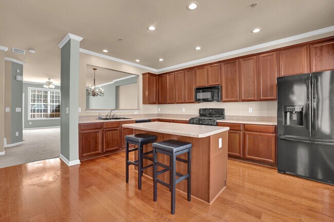 Building Photo - 4721 Creekside Villas Way