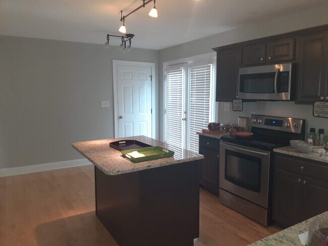 Foto del edificio - 220 Whistling Swan Dr