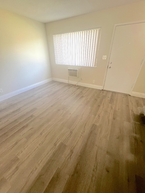 Foto del edificio - 587 Silverwood Ave