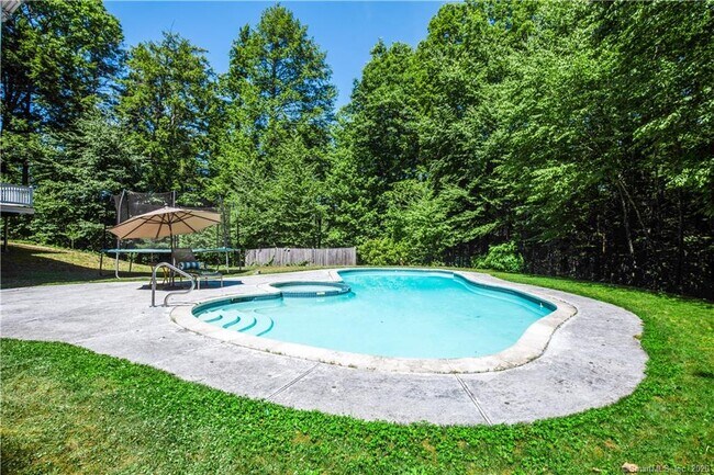 Foto del edificio - 15 Tallwood Ln