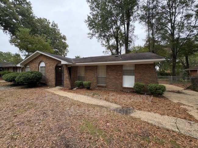 Building Photo - 740 Ledyard Pl