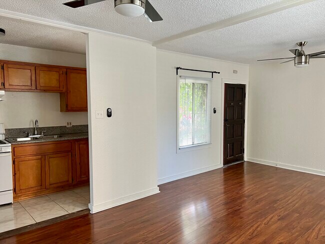 Foto del edificio - 4107 Effie St