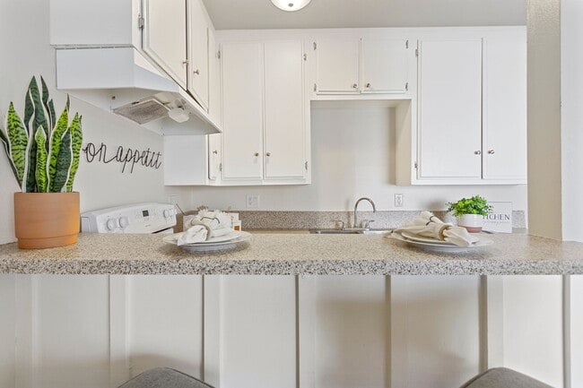 Interior Photo - Holiday West Apartments