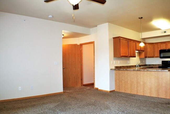 Building Photo - $1,125 | 2 Bedroom, 2 Bathroom Condo | No ...