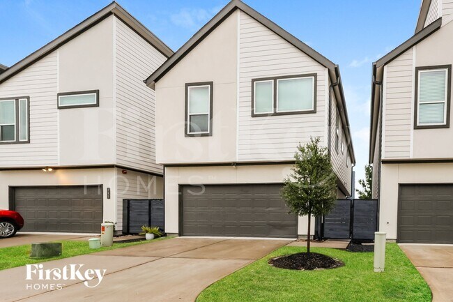 Foto del edificio - 345 N Centro Cir