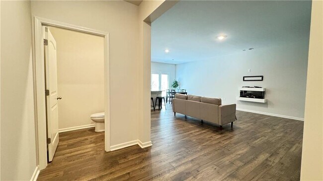 Foto del edificio - 488 Stoneybrook Dr