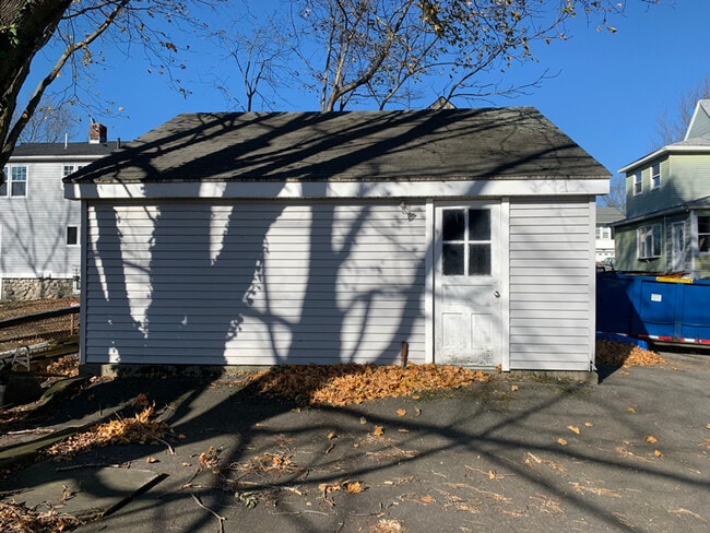 Foto del edificio - 468 Massasoit Rd