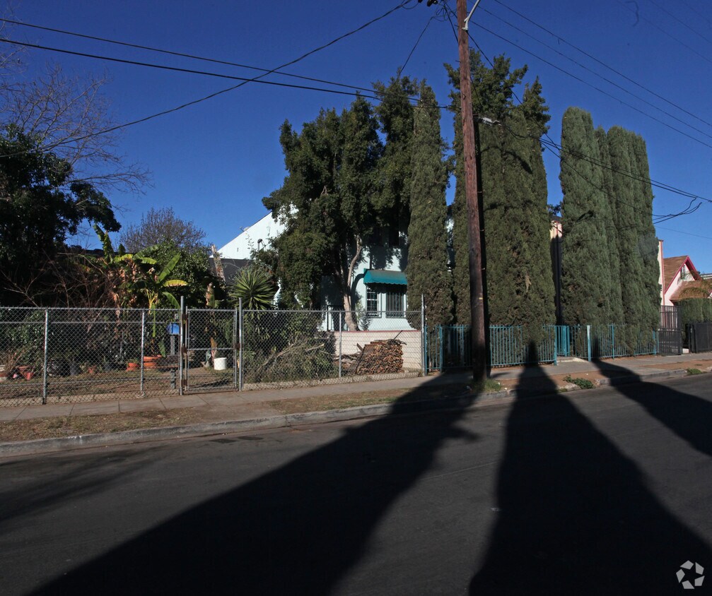 Foto principal - 1151 Kenmore Ave