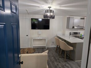 Building Photo - 231 Rogers Ave