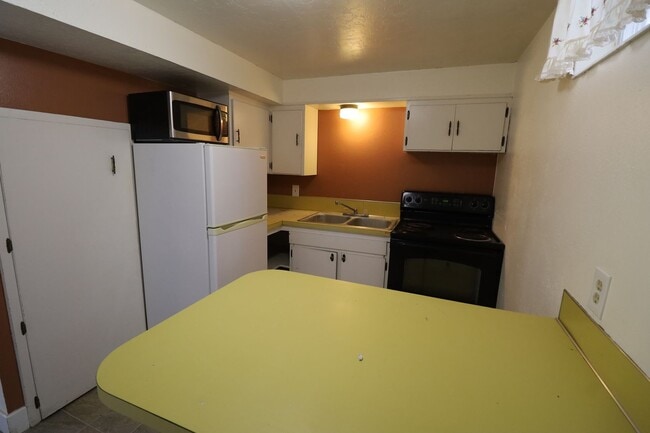 Building Photo - TFH SF Duplex