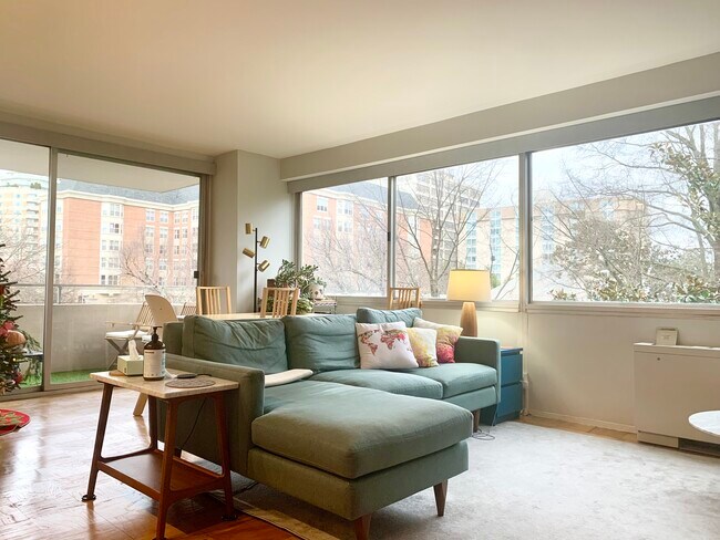 Living/Dining - 5500 Friendship Blvd