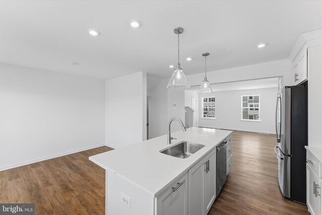 Foto del edificio - 501 Fontana Cir