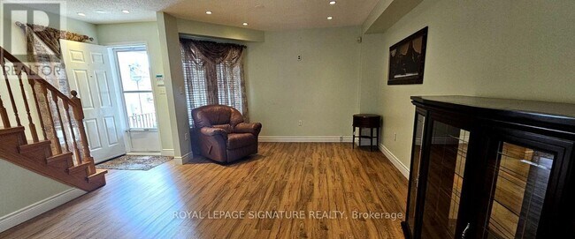 Building Photo - 213 Fernforest Dr