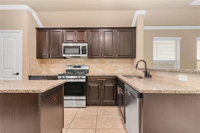 Foto del edificio - 5841 Fir Tree Ln