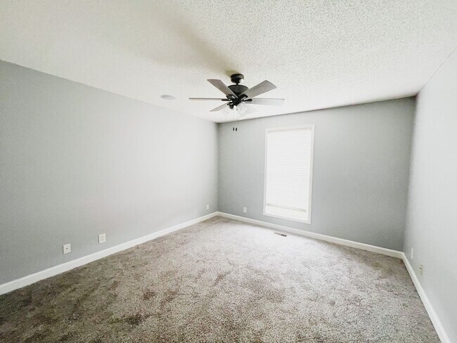 Foto del edificio - 3 Bedroom 2 Bathroom Home!