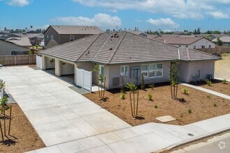 Building Photo - 2485 Oakmont Cir