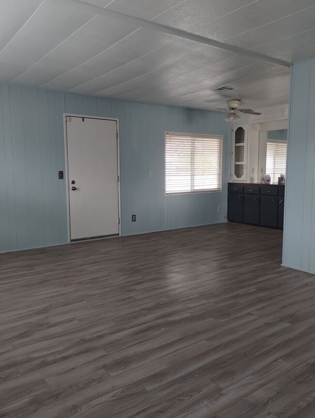 Building Photo - **BRING ALL YOUR PETS-FULLY FENCED-2 MASTE...